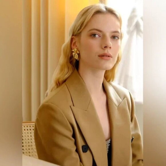 18K Gold Plated Flower Earrings - Picture 6 of 8